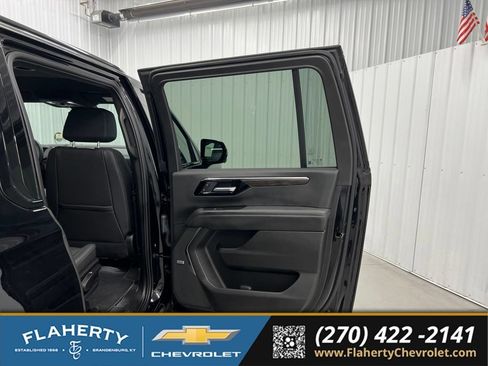 Used 2025 Chevrolet Suburban Z71 w/ Comfort Package AWD/4WD image 12