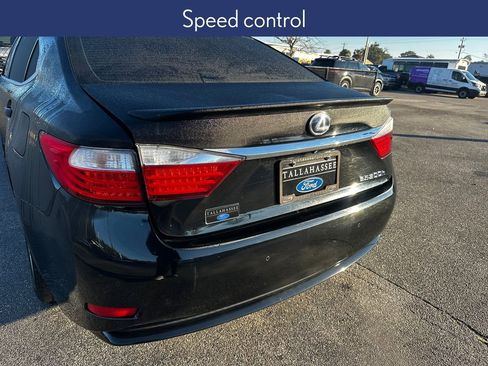 Used 2015 Lexus ES 300h image 15