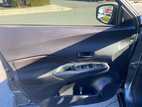 Used 2023 Nissan Kicks S image 10