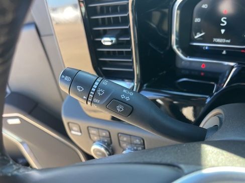 Used 2024 GMC Sierra 2500 SLT w/ SLT Premium Package image 28