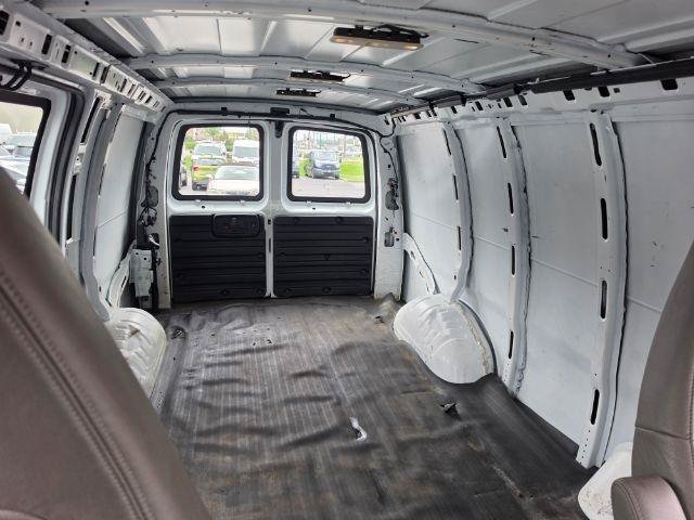 Used 2017 Chevrolet Express 2500 RWD image 24