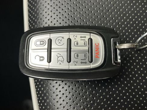 Used 2022 Chrysler Pacifica Limited w/ S Appearance Package FWD image 36