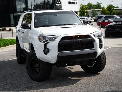 Used 2021 Toyota 4Runner Venture w/ Moonroof Package AWD/4WD image 2