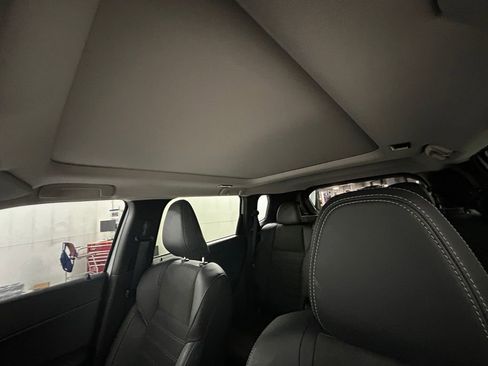 Used 2025 Mitsubishi Outlander SE image 25