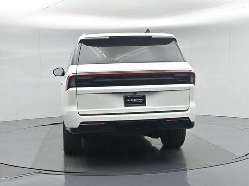 Used 2025 Lincoln Navigator Reserve AWD/4WD image 32