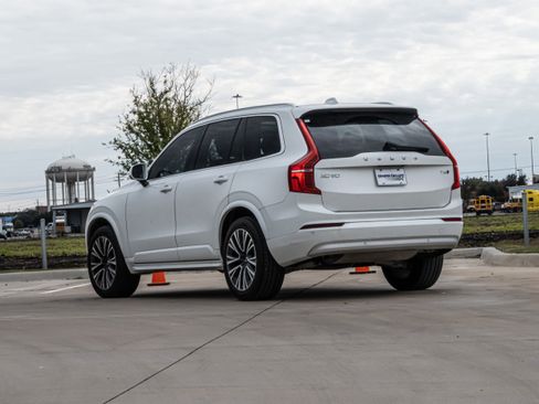 Used 2022 Volvo XC90 T6 Momentum w/ Protection Package Premier image 3