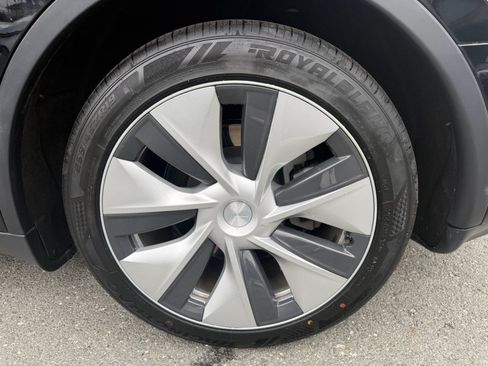 Used 2023 Tesla Model Y Long Range AWD/4WD image 52