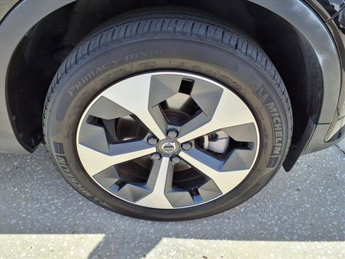 Certified 2024 Volvo XC40 B5 Plus image 9