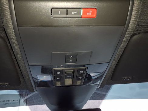 Used 2023 Volkswagen Atlas Cross Sport SEL image 18