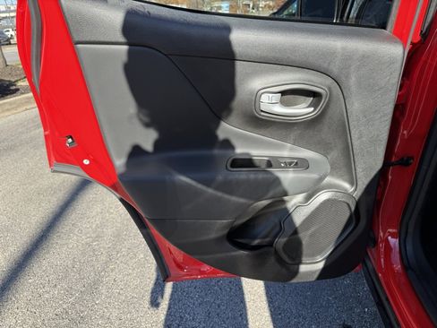 Used 2023 Jeep Renegade Latitude w/ Premium Group image 29