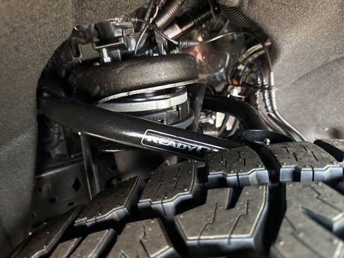 Used 2025 GMC Yukon AT4 w/ AT4 Premium Package image 3