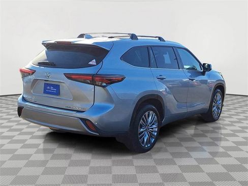 Used 2024 Toyota Highlander Platinum image 5