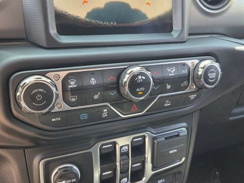 Used 2023 Jeep Wrangler Unlimited w/ Cold Weather Group AWD/4WD image 20