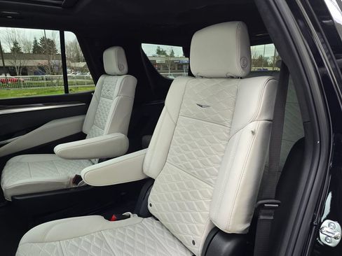 Used 2025 Cadillac Escalade V AWD/4WD image 18
