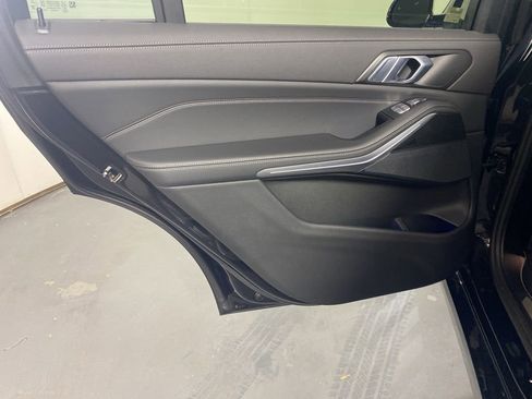 Used 2022 BMW X7 xDrive40i w/ Executive Package image 27