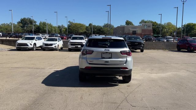Used 2024 Jeep Compass Latitude AWD/4WD image 7