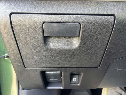 Used 2025 Toyota Highlander XLE image 31