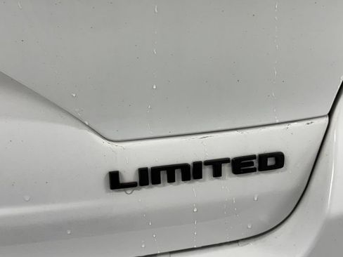 Used 2024 Jeep Grand Cherokee Limited w/ Luxury Tech Group II AWD/4WD image 39