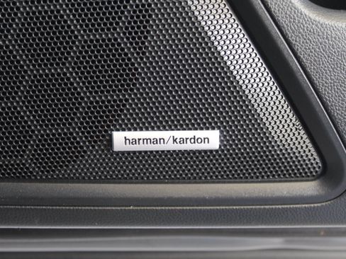 Used 2020 Subaru Outback Limited image 17