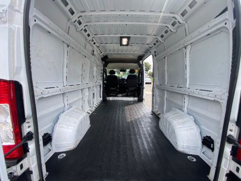 Used 2024 RAM ProMaster 2500 w/ Convenience Group FWD image 9