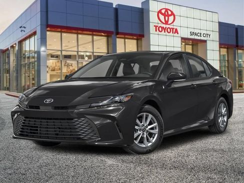 Used 2025 Toyota Camry LE AWD/4WD image 2
