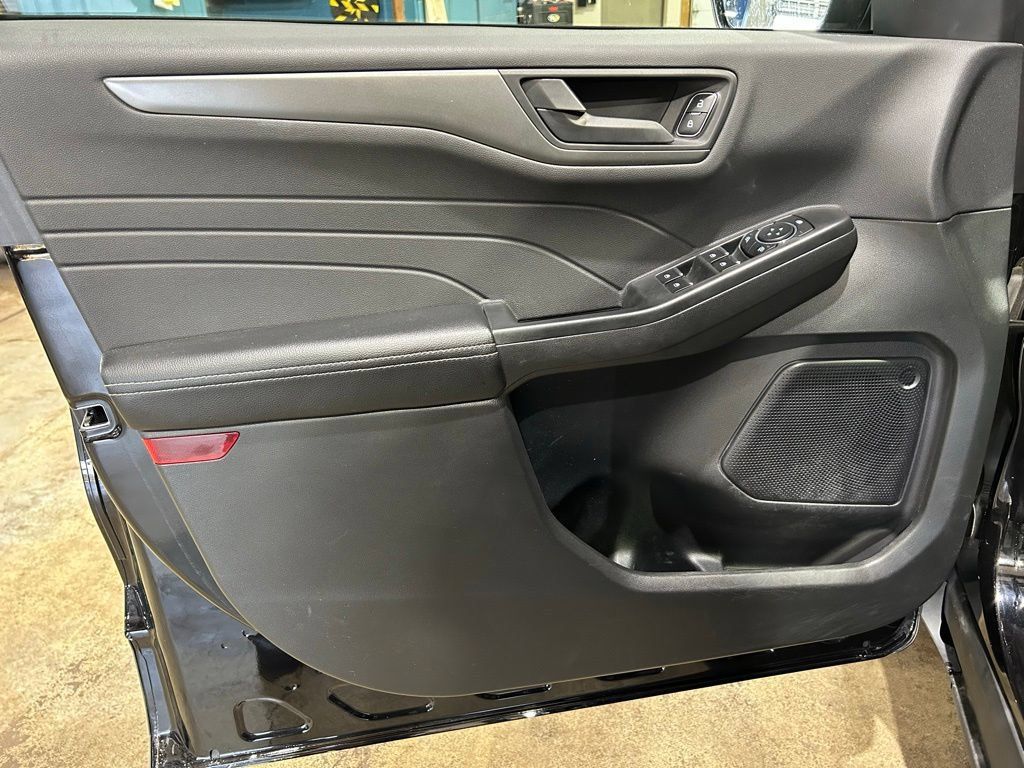 Used 2023 Ford Escape Active AWD/4WD image 16