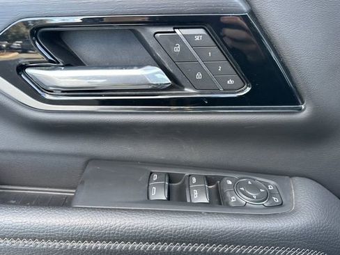 Used 2025 GMC Yukon XL Denali image 11