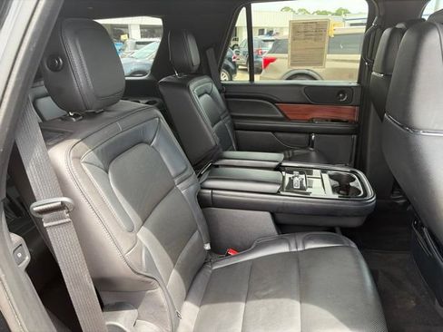 Used 2018 Lincoln Navigator Reserve w/ Technology Package AWD/4WD image 14