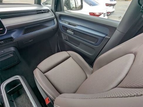 New 2025 Volkswagen ID. Buzz Pro S RWD image 17