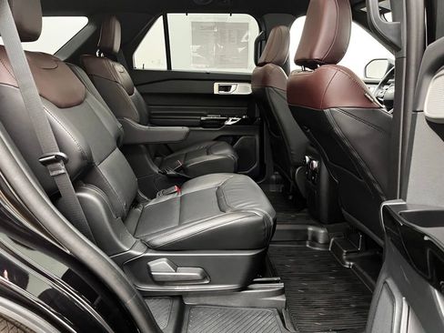 Used 2023 Ford Explorer Platinum w/ Technology Package image 37