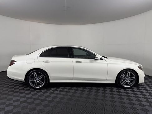 Used 2017 Mercedes-Benz E 300 4MATIC image 4