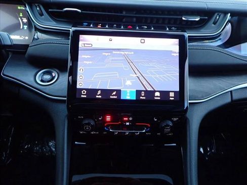 Used 2022 Jeep Grand Cherokee Limited 4xe image 18