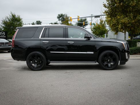 Used 2020 Cadillac Escalade 4WD image 11