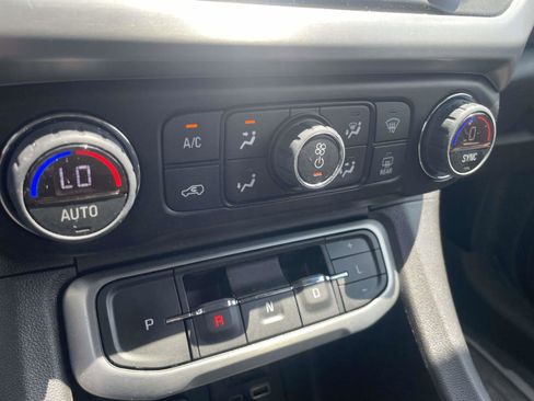 Used 2023 GMC Acadia SLT w/ Technology Package FWD image 21