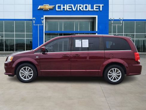 Used 2019 Dodge Grand Caravan SXT image 3