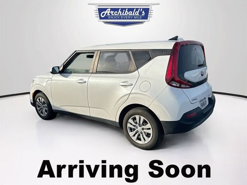 Used 2020 Kia Soul LX image 3