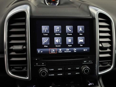 Used 2017 Porsche Cayenne image 32