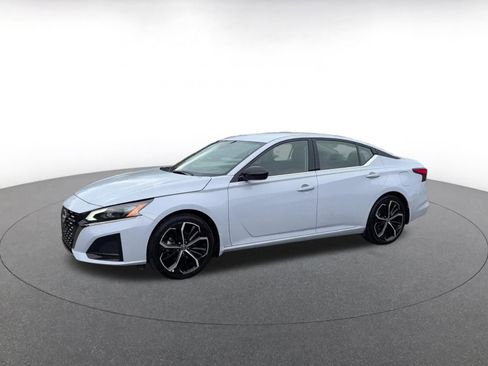 Used 2025 Nissan Altima 2.5 SR FWD image 8