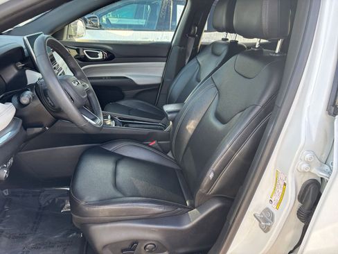 Used 2025 Jeep Compass Limited AWD/4WD image 37