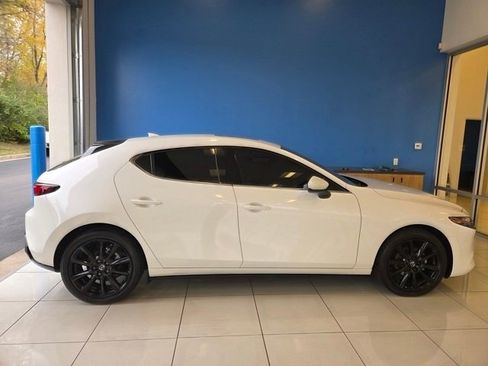Used 2025 MAZDA MAZDA3 2.5 S Hatchback w/ Premium Pkg image 5