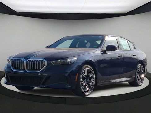 Used 2026 BMW 530i xDrive w/ M Sport Package AWD/4WD image 4