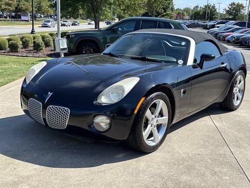 Used 2006 Pontiac Solstice Convertible w/ Premium Package RWD image 10