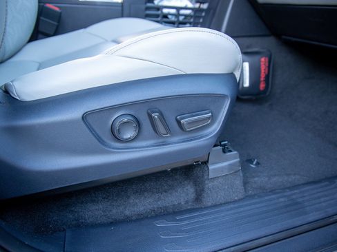 Used 2024 Toyota Tacoma Limited image 38