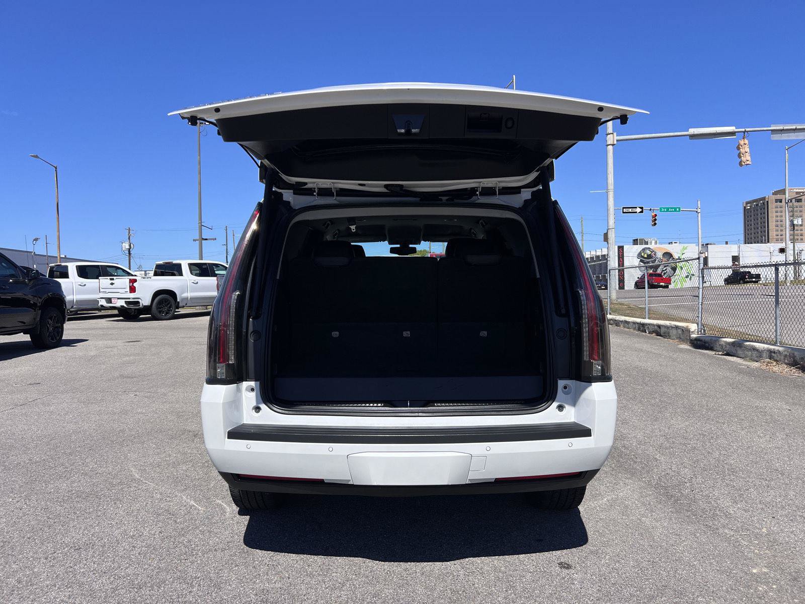 Used 2020 Cadillac Escalade 2WD image 38
