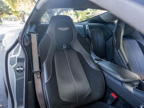 Used 2014 Aston Martin Vanquish Coupe image 31