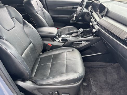 Used 2023 Kia Telluride EX w/ EX Captain's Chair Package AWD/4WD image 9