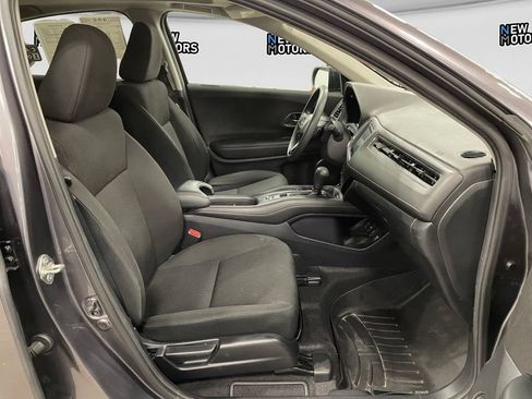 Used 2018 Honda HR-V EX image 15