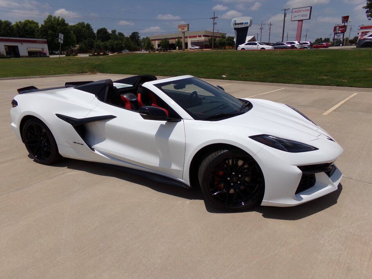 Used 2023 Chevrolet Corvette Z06 w/ Stealth Interior Trim Package RWD image 2