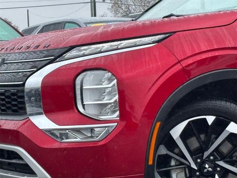 Used 2023 Mitsubishi Outlander SEL image 3