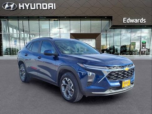 Used 2024 Chevrolet Trax LT image 11